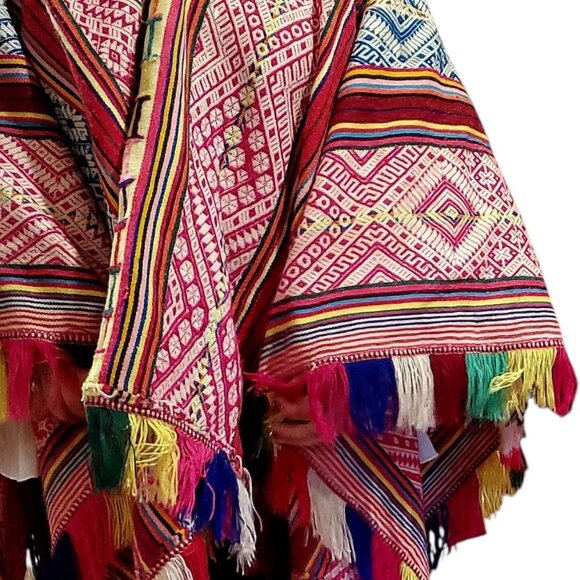 Antique Andean Festival Poncho – Handwoven Peruvian Masterpiece with Geometric - Picture 2 of 4